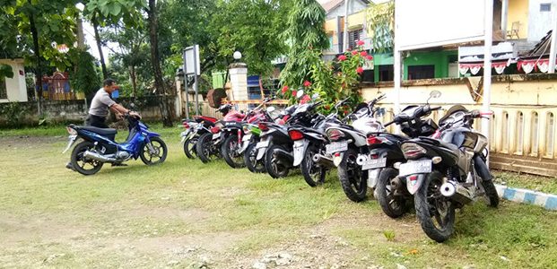 Hindari Razia Polisi, Ini Trik Pelajar di Bojonegoro Amankan Motornya Hindari Razia Polisi, Ini Trik Pelajar di Bojonegoro Amankan Motornya