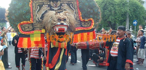 Grebeg SURO dan Ekonomi Ponorogo Grebeg SURO dan Ekonomi Ponorogo
