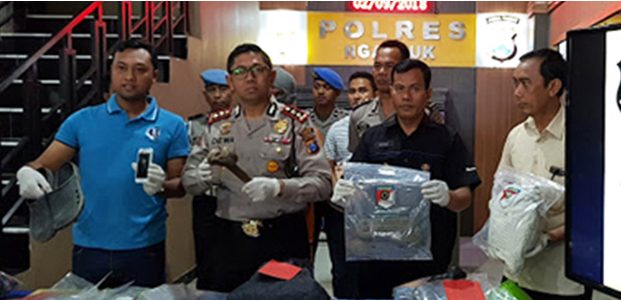 Terbakar Api Cemburu, Pria di Nganjuk Nekat Bunuh Teman Sendiri Terbakar Api Cemburu, Pria di Nganjuk Nekat Bunuh Teman Sendiri