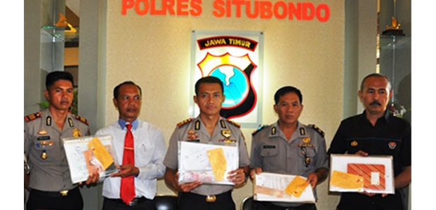 Terjaring OTT Saat Pungli Pendaftaran Tanah, Seorang Kades di Asembagus Situbondo Jadi Tersangka Terjaring OTT Saat Pungli Pendaftaran Tanah, Seorang Kades di Asembagus Situbondo Jadi Tersangka