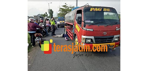 Terjatuh Hindari Jalan Berlubang, Wanita asal Ngoro Mojokerto Tewas Terlindas Truk Tangki Terjatuh Hindari Jalan Berlubang, Wanita asal Ngoro Mojokerto Tewas Terlindas Truk Tangki