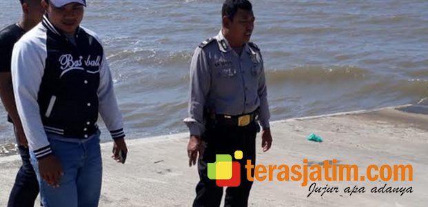 Terjatuh Saat Akan Mandi di Laut, Seorang Pria Tewas di TPI Tanjung Kamal Situbondo Terjatuh Saat Akan Mandi di Laut, Seorang Pria Tewas di TPI Tanjung Kamal Situbondo