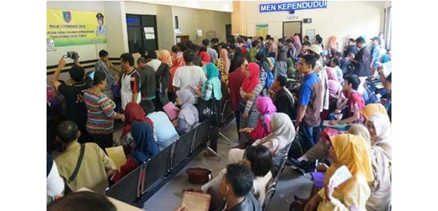 Ternyata, Ngurus KTP di Jombang Harus Datang Jam 3 Dinihari Ternyata, Ngurus KTP di Jombang Harus Datang Jam 3 Dinihari