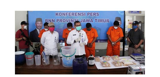 Terseret Kasus Pabrik Sabu, Eks Pemain Persela dan Pemain Liga 2 Ditangkap Terseret Kasus Pabrik Sabu, Eks Pemain Persela dan Pemain Liga 2 Ditangkap