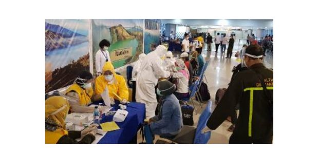 Tiba di Juanda, 249 Pekerja Migran Indonesia dari Malaysia Jalani Rapid Test Tiba di Juanda, 249 Pekerja Migran Indonesia dari Malaysia Jalani Rapid Test