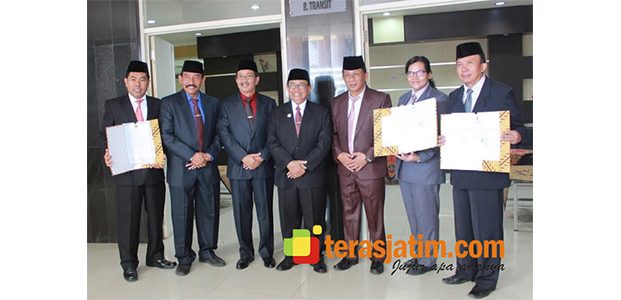 Tiga OPD di Kabupaten Blitar Teken Pakta Integritas Bebas Korupsi Tiga OPD di Kabupaten Blitar Teken Pakta Integritas Bebas Korupsi