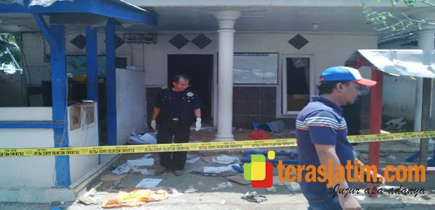 Tim Forensik Polda Jatim Olah TKP Perusakan Fasilitas PT BSI Tim Forensik Polda Jatim Olah TKP Perusakan Fasilitas PT BSI