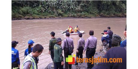Tim SAR Gabungan Sisir Sungai Brantas Untuk Mencari Warga Kanigoro yang Tenggelam