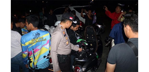 Polres Gresik Bersama Dit Narkoba Polda Jatim Gelar Patroli Skala Besar Polres Gresik Bersama Dit Narkoba Polda Jatim Gelar Patroli Skala Besar