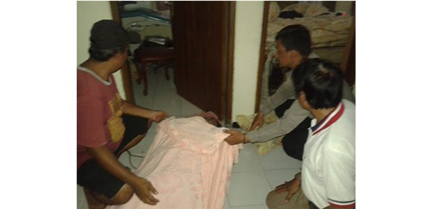 Tinggal di Rumah Sendirian, Seorang Dokter Gigi Ditemukan Sudah Menjadi Mayat Tinggal di Rumah Sendirian, Seorang Dokter Gigi Ditemukan Sudah Menjadi Mayat