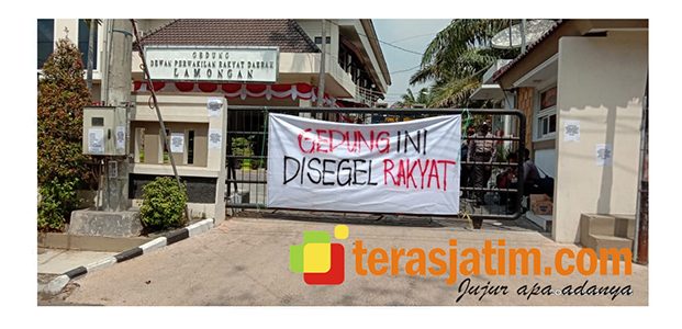 Tolak Raperda RTRW, Mahasiswa Segel Gedung DPRD Lamongan Tolak Raperda RTRW, Mahasiswa Segel Gedung DPRD Lamongan