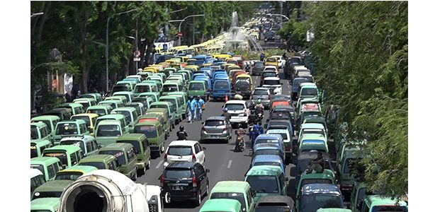 Tolak Transportasi Online, Sopir Angkot di Surabaya Demo Tolak Transportasi Online, Sopir Angkot di Surabaya Demo