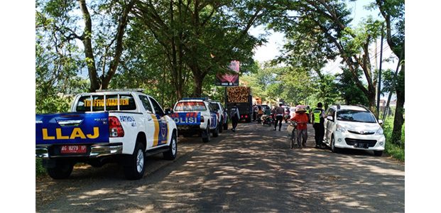 Nekat Bawa Pemudik, Polisi Tindak Mobil Travel Gelap di Jalur Trenggalek-Ponorogo Nekat Bawa Pemudik, Polisi Tindak Mobil Travel Gelap di Jalur Trenggalek-Ponorogo