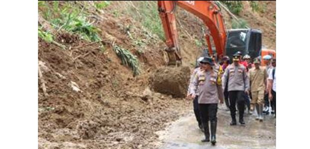Hati-Hati! Jalur Trenggalek-Bendungan Longsor Hati-Hati! Jalur Trenggalek-Bendungan Longsor