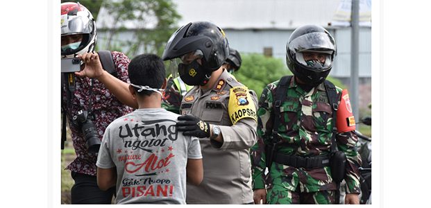 Kapolres dan Dandim Trenggalek Pimpin Patroli Hunting System Pelanggar Covid-19 Kapolres dan Dandim Trenggalek Pimpin Patroli Hunting System Pelanggar Covid-19