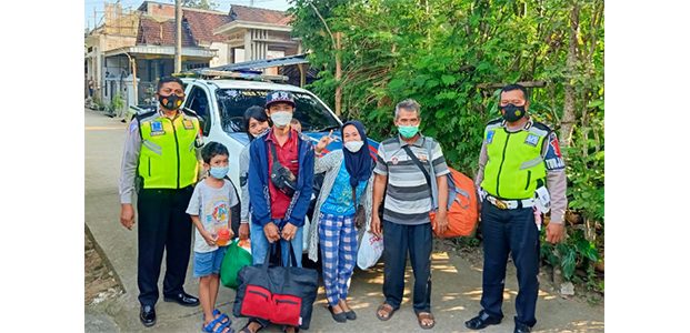 Satlantas Polres Trenggalek Siapkan Layanan Antar Jemput Pemudik Satlantas Polres Trenggalek Siapkan Layanan Antar Jemput Pemudik