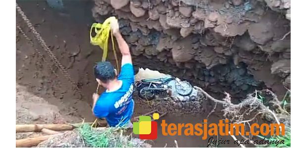 Hujan Deras Guyur Munjungan Trenggalek, Rumah Warga Amblas, Pemotor Suami Istri Terperosok Hujan Deras Guyur Munjungan Trenggalek, Rumah Warga Amblas, Pemotor Suami Istri Terperosok
