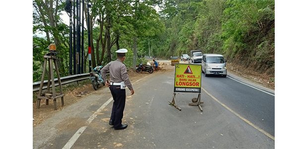 Pergantian Musim, Satlantas Polres Trenggalek Petakan Jalur Rawan Bencana Alam Pergantian Musim, Satlantas Polres Trenggalek Petakan Jalur Rawan Bencana Alam