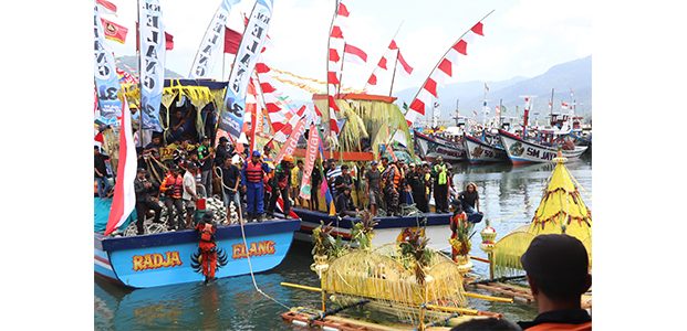 Ribuan Warga Ikuti Upacara Adat Larung Sembonyo di Watulimo Trenggalek Ribuan Warga Ikuti Upacara Adat Larung Sembonyo di Watulimo Trenggalek