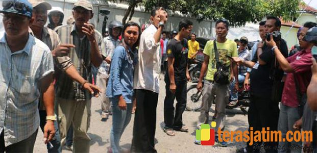 Polda Jatim Amankan Konflik Tambang Emas Tumpang Pitu Polda Jatim Amankan Konflik Tambang Emas Tumpang Pitu