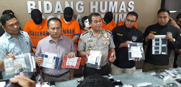 Unit Cyber Crime Polda Jatim Gulung Sindikat Driver Grab Abal-Abal Unit Cyber Crime Polda Jatim Gulung Sindikat Driver Grab Abal-Abal