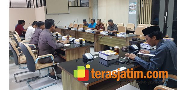 Usai Disidak DPRD, Bangunan Cor Jalan di Wonotirto Blitar Bakal Dibongkar Usai Disidak DPRD, Bangunan Cor Jalan di Wonotirto Blitar Bakal Dibongkar