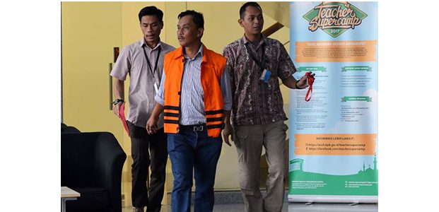 Usai Jalani Pemeriksaan, KPK Tahan Mantan Ketua DPRD Kota Malang Usai Jalani Pemeriksaan, KPK Tahan Mantan Ketua DPRD Kota Malang