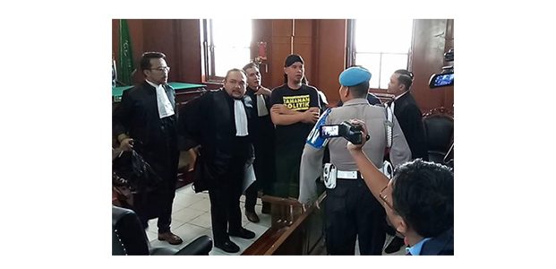 Usai Sidang Perdana di Surabaya, Ahmad Dhani Ditahan di Rutan Medaeng Usai Sidang Perdana di Surabaya, Ahmad Dhani Ditahan di Rutan Medaeng