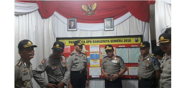 Wakapolda Jatim Kunjungi Pos Pam dan Pos Pantau Ops Ramadaniya Semeru 2016 Wakapolda Jatim Kunjungi Pos Pam dan Pos Pantau Ops Ramadaniya Semeru 2016