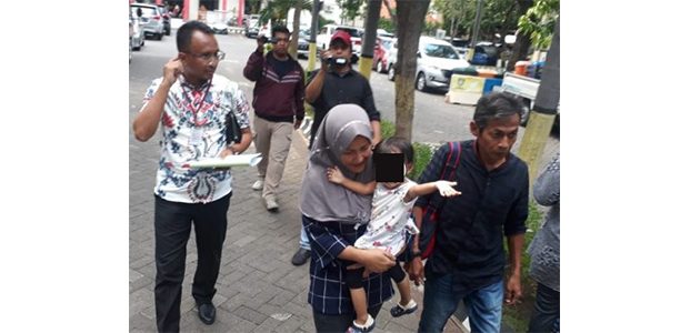 Wanita Penghina Wali Kota Risma Dikeluarkan dari Sel Tahanan Wanita Penghina Wali Kota Risma Dikeluarkan dari Sel Tahanan