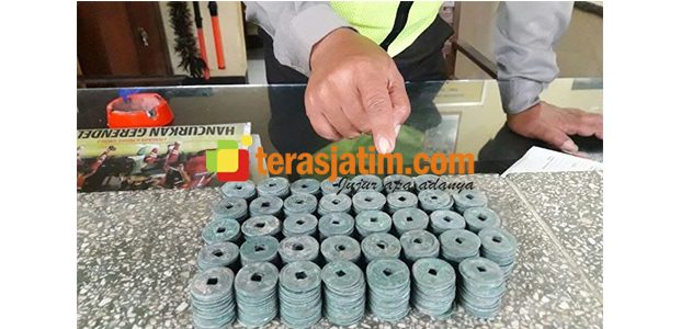 Warga Blitar Temukan Ratusan Keping Uang Kuno Peninggalan Dinasti China Warga Blitar Temukan Ratusan Keping Uang Kuno Peninggalan Dinasti China