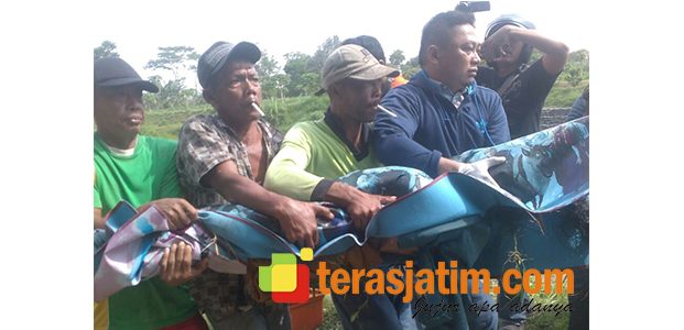 Warga Pehkulon Kediri Temukan Mayat Perempuan di Sungai Serinjing Warga Pehkulon Kediri Temukan Mayat Perempuan di Sungai Serinjing
