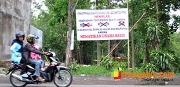 Warga Tolak Pertokoan Modern Warga Tolak Pertokoan Modern