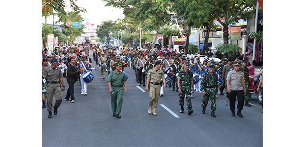 Warga Trenggalek Antusias Sambut Kedatangan Peserta Latsitardanus XXXIX Warga Trenggalek Antusias Sambut Kedatangan Peserta Latsitardanus XXXIX