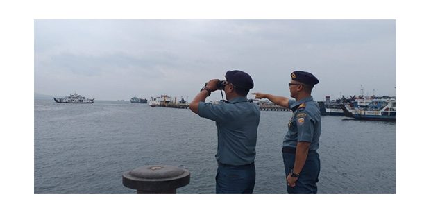 Waspada Cuaca Buruk, Lanal Banyuwangi Pantau Penyebarangan Selat Bali Waspada Cuaca Buruk, Lanal Banyuwangi Pantau Penyebarangan Selat Bali