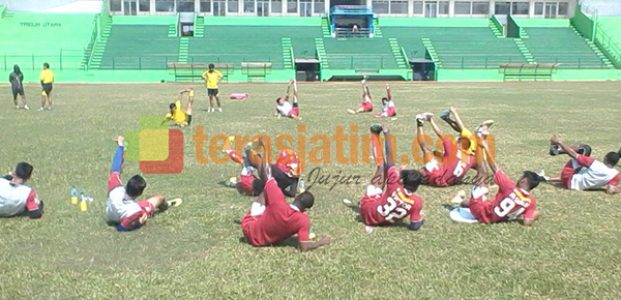 Arema Waspadai Mitra Kukar Arema Waspadai Mitra Kukar