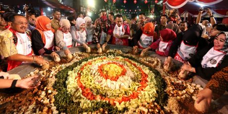 Meriahnya Festival Rujak Uleg 2023 di Kya-Kya Surabaya