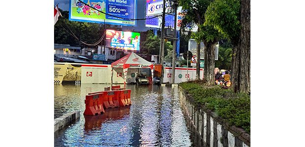 Ada Pipa Bocor di Kawasan Joyoboyo, PDAM Surabaya Siapkan Tangki Air Bagi Warga Terdampak Ada Pipa Bocor di Kawasan Joyoboyo, PDAM Surabaya Siapkan Tangki Air Bagi Warga Terdampak