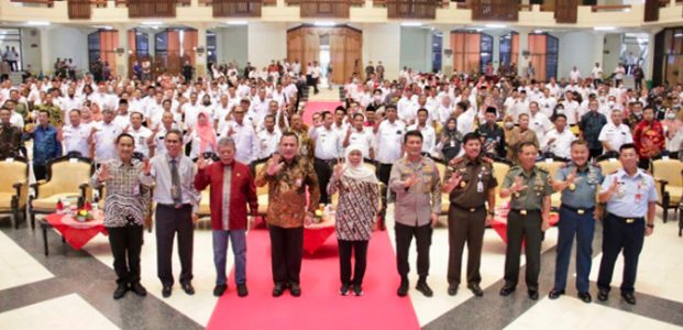 Ratusan Kades di-Jatim Ikuti Bimtek Desa Anti Korupsi Oleh KPK Ratusan Kades di-Jatim Ikuti Bimtek Desa Anti Korupsi Oleh KPK