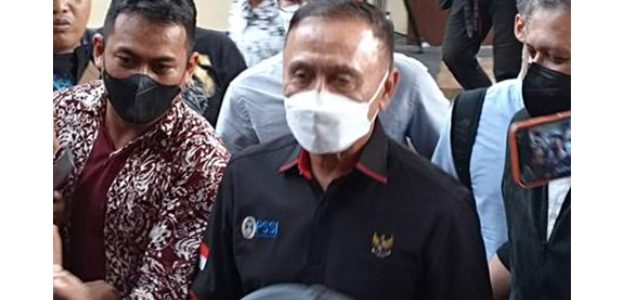 Ketua Umum PSSI dan Wakilnya Penuhi Panggilan Penyidik di Polda Jatim Ketua Umum PSSI dan Wakilnya Penuhi Panggilan Penyidik di Polda Jatim