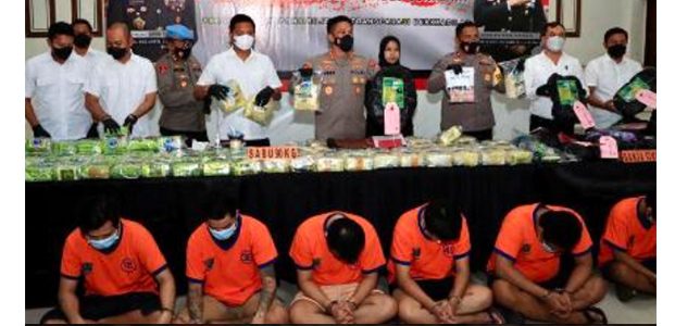 Polrestabes Surabaya Sita BB 90,7 kg Sabu dan 13,6 kg Ganja, 8 Tersangka Terancam Pidana Mati