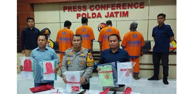 Usut Kasus Korupsi Dana BKK di Bojonegoro, Polda Jatim Cokok 4 Kades Usut Kasus Korupsi Dana BKK di Bojonegoro, Polda Jatim Cokok 4 Kades
