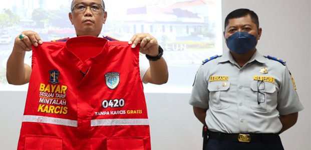 Cegah Kebocoran Parkir, Warga Surabaya Diimbau Untuk Minta Karcis ke Jukir Cegah Kebocoran Parkir, Warga Surabaya Diimbau Untuk Minta Karcis ke Jukir