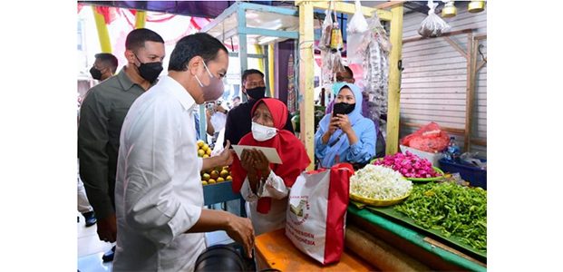 Kunjungi Jatim, Presiden Blusukan di Pasar Pucang Anom Surabaya Kunjungi Jatim, Presiden Blusukan di Pasar Pucang Anom Surabaya