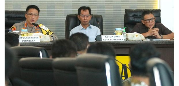 Cegah Gesekan Antar Perguruan Silat dan Antar Suporter, Surabaya Akan Dirikan Rumah Pendekar dan Suporter Cegah Gesekan Antar Perguruan Silat dan Antar Suporter, Surabaya Akan Dirikan Rumah Pendekar dan Suporter