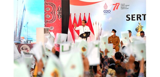 Di Sidoarjo, Presiden: Kalau Masih Ada Mafia Tanah, Gebuk! Di Sidoarjo, Presiden: Kalau Masih Ada Mafia Tanah, Gebuk!