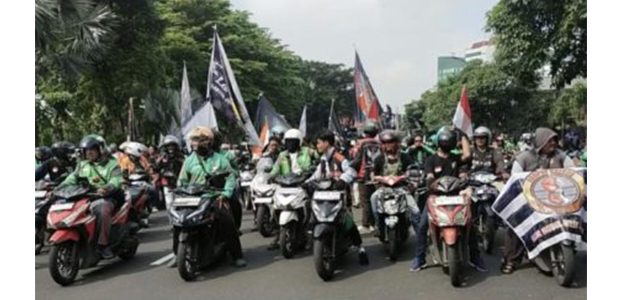 Ribuan Pengemudi Ojol Gelar Demo Besar-besaran di Surabaya, Ini Tuntutannya Ribuan Pengemudi Ojol Gelar Demo Besar-besaran di Surabaya, Ini Tuntutannya