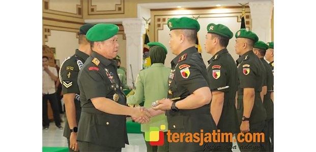 Pangdam Brawijaya Pimpin Sertijab Sejumlah Perwira dari Pamen Hingga Bintang Satu Pangdam Brawijaya Pimpin Sertijab Sejumlah Perwira dari Pamen Hingga Bintang Satu
