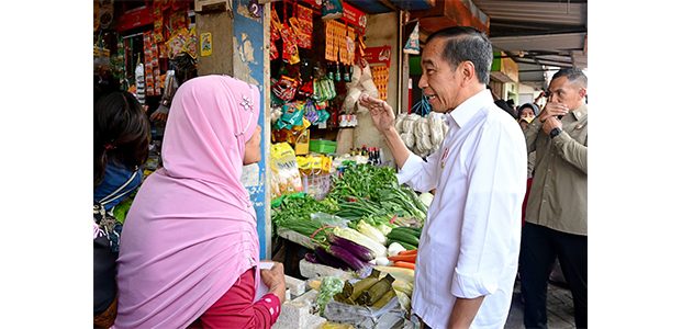 Kunjungi Surabaya, Presiden Cek Harga dan Interaksi dengan Warga di Pasar Dukuh Kupang Kunjungi Surabaya, Presiden Cek Harga dan Interaksi dengan Warga di Pasar Dukuh Kupang