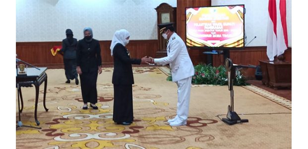 Gubernur Lantik R Bagus Fattah Jasin Jadi Wakil Bupati Pemekasan Gubernur Lantik R Bagus Fattah Jasin Jadi Wakil Bupati Pemekasan